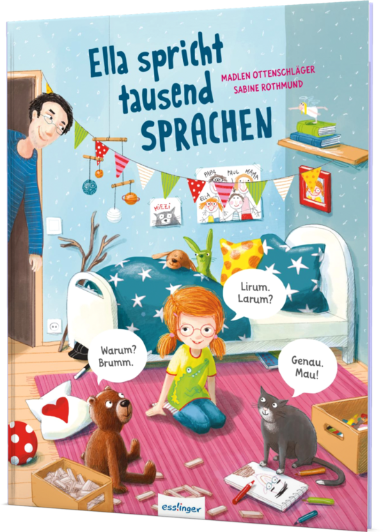 Ella sitzt in ihrem Kinderzimmer und erfindet mit ihrer Katze neue Worte.