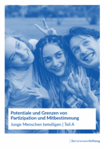 © Bertelsmann Stiftung; Titelmotiv © Strelciuc – stock.adobe.com Selfie von drei jungen Menschen mit blauem Filter.