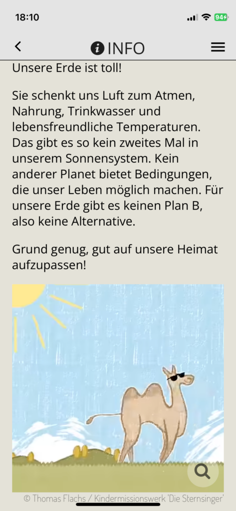 Eine Giraffe mit Sonnenbrille steht in der Sonne.