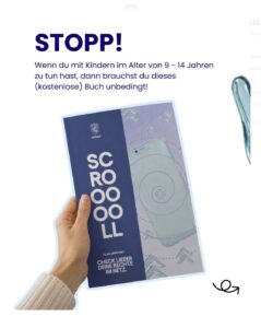 © Hessisches Ministerium für Arbeit, Integration, Jugend und Soziales Eine Hand hält das Heft Scroooooll - Check lieber deine Rechte im Netz hoch.