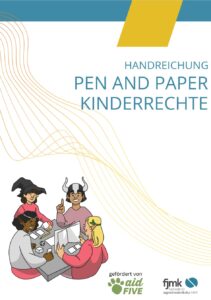 © Fachstelle für Jugendmedienkultur NRW, Lizenz: CC BY 4.0 Vier junge menschen spielen ein Pen and Paper zu Kinderrechten.