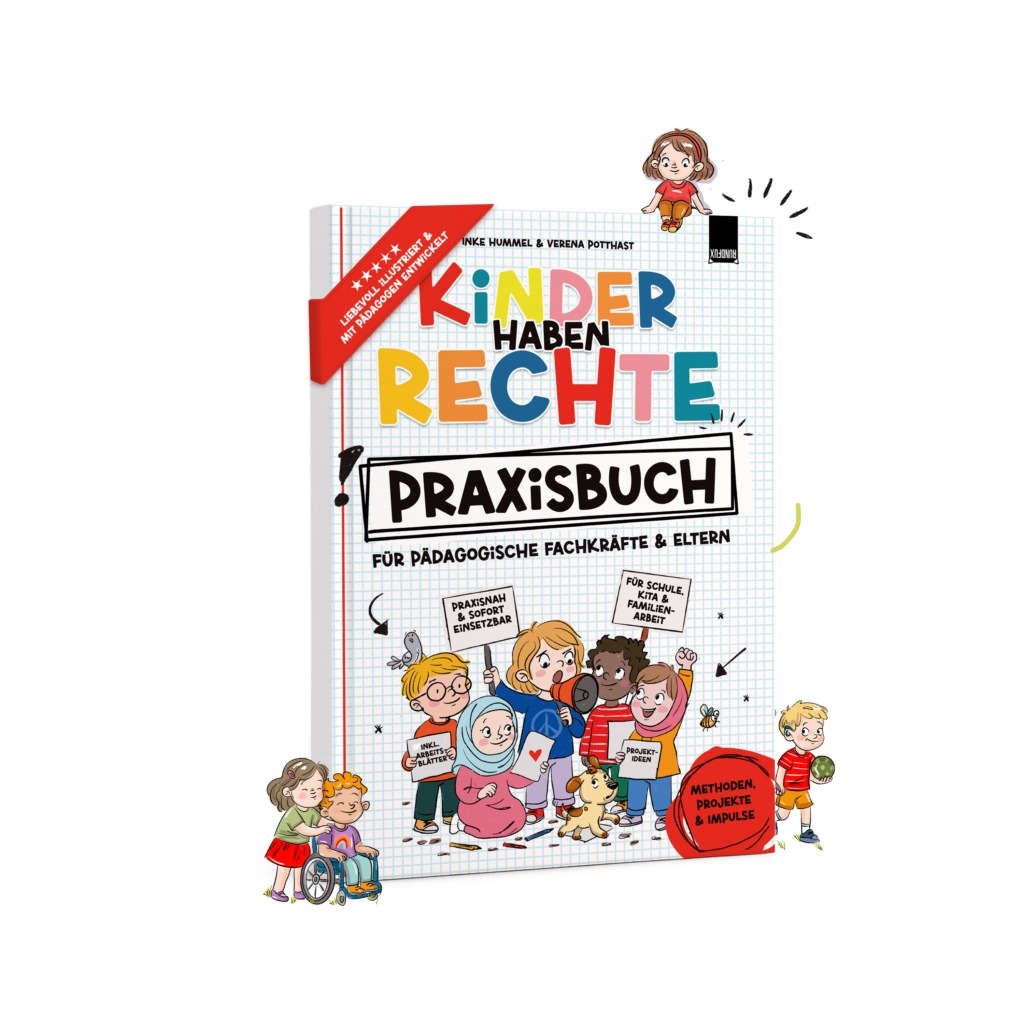 Kinder halten Schilder mit Infos zu einem Buch über Kinderrechte hoch.