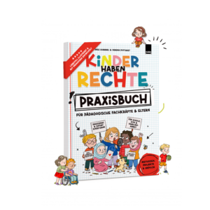 © RUNDFUX® Kinder halten Schilder mit Infos zu einem Buch über Kinderrechte hoch.